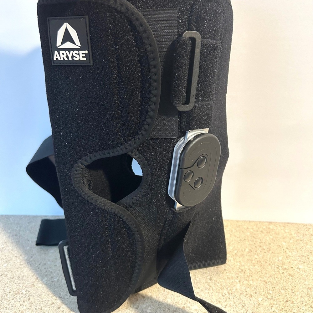 ARYSE Tru-Range Knee Brace Universal Black NEW ROM‎ Hinged AY-32/33 L1833